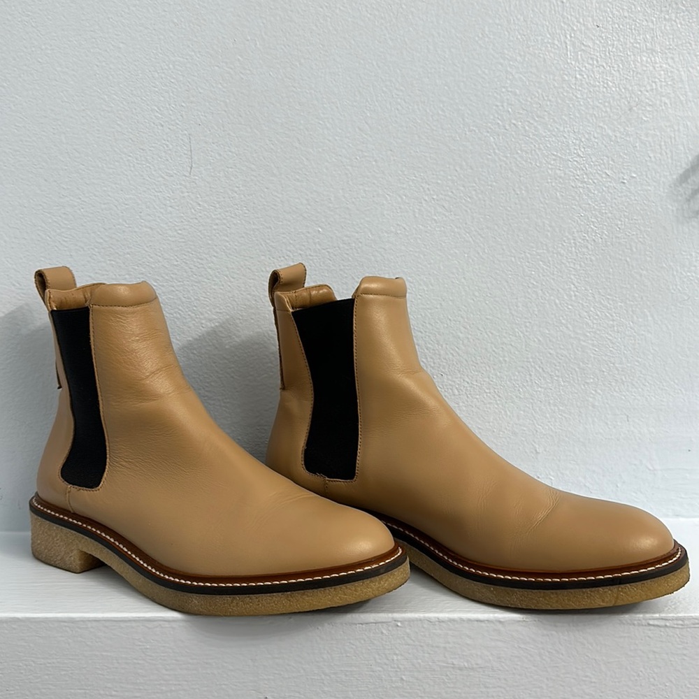 Everlane Italian Leather Chelsea Boots
